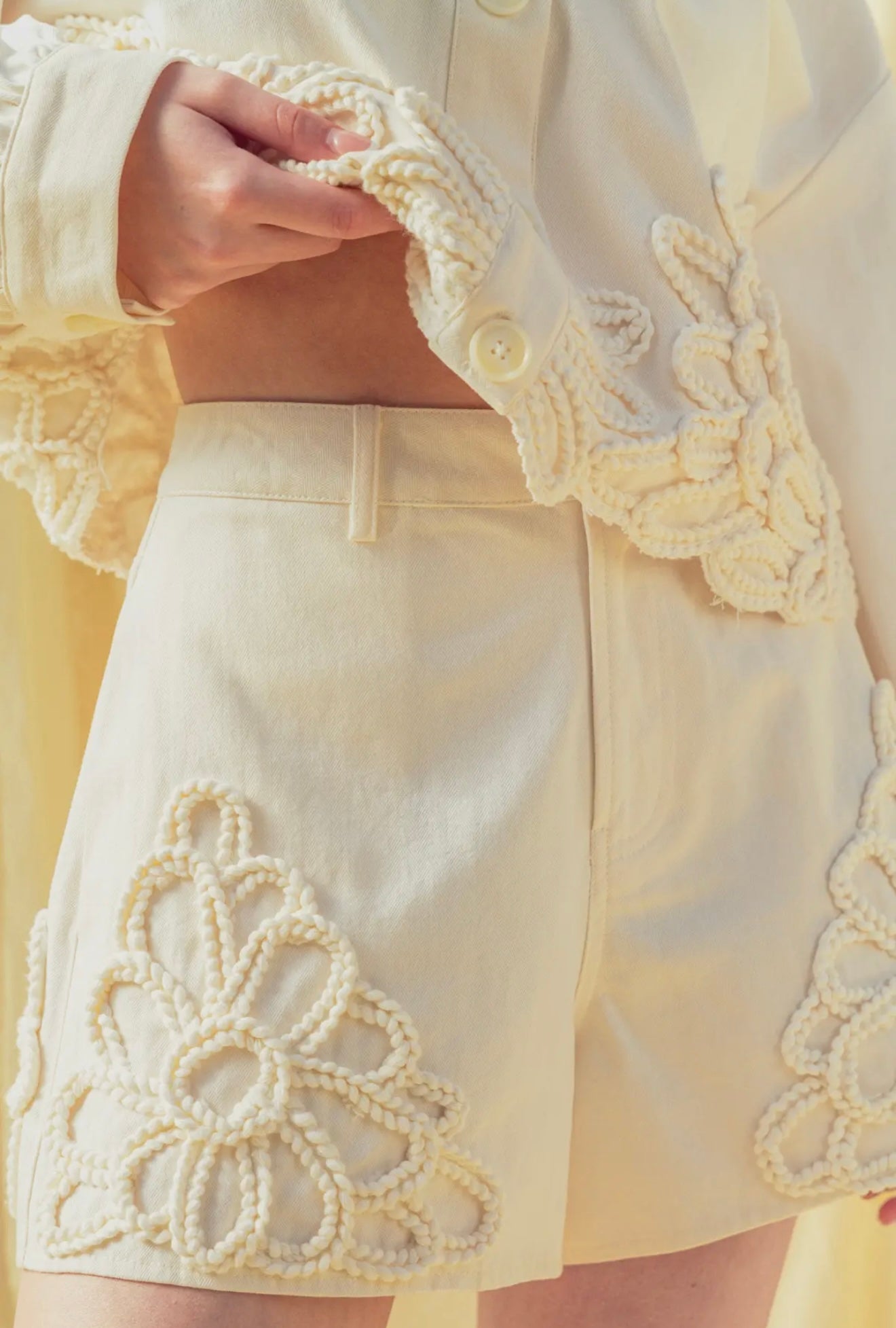 floral embellishment ecru shorts
