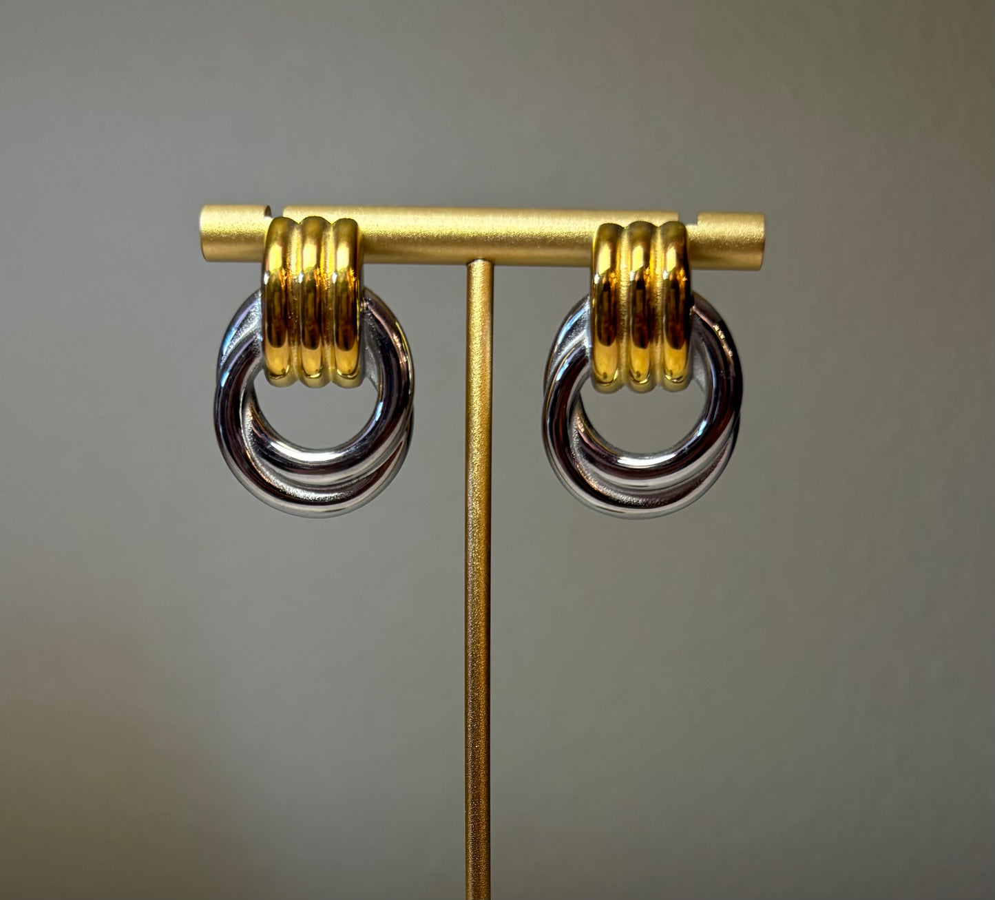 Mixed metal knot